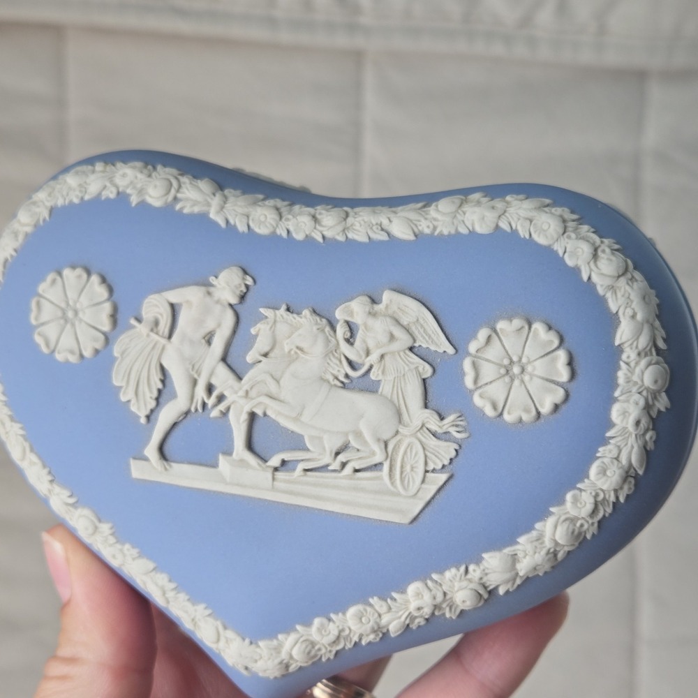 Wedgwood Blue Jasperware Heart Trinket Jewelry Box Ulysses Chariot Horse Angel